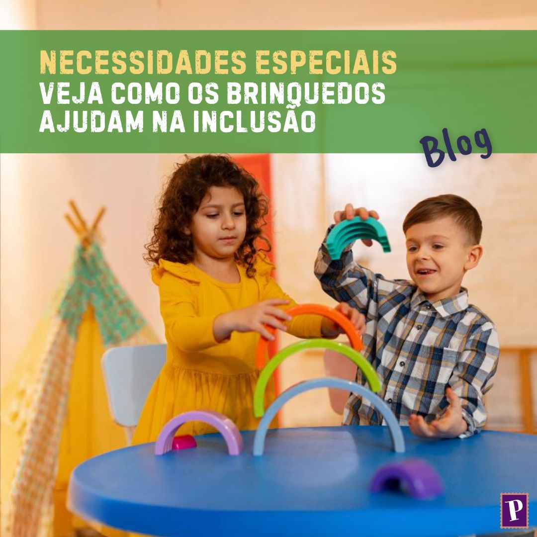 Crianças brincando juntas com brinquedos inclusivos em ambiente escolar.