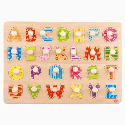 Tabuleiro De Encaixe Alfabeto com Pinos Tooky Toy