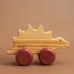 Carrinho Dinossauro Barney Em Madeira Pachu - Imagem 3